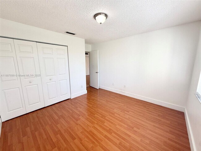 Building Photo - 9301 SW 92nd Ave