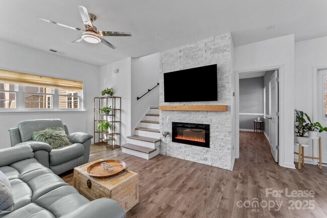 Building Photo - 18823 Cloverstone Cir