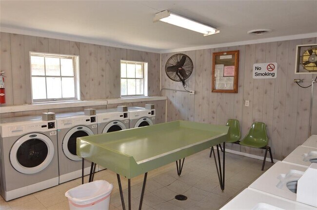 Building Photo - 8941 Gaylord Dr