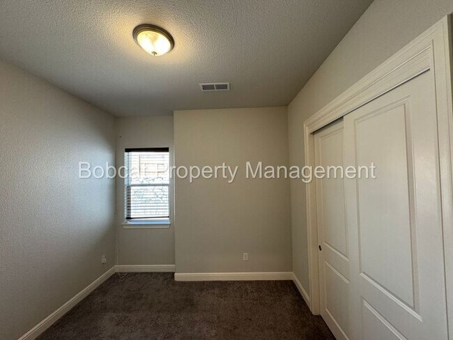 Building Photo - 925 Cranfield Ct