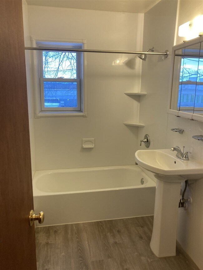 Building Photo - 513-515 Grand Ave