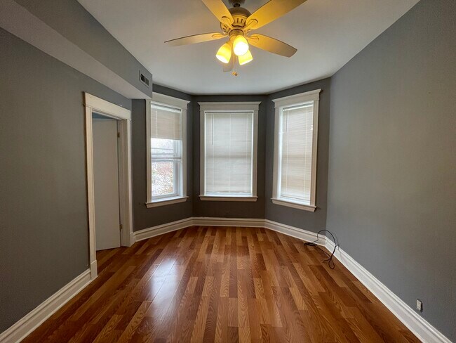 Building Photo - 2532 S Albany Ave