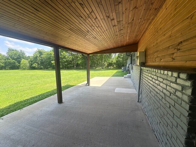 Building Photo - Welcome to country living with a fresh, modern twist.