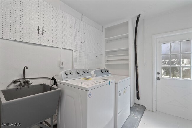 Building Photo - 13880 Lazy Ln
