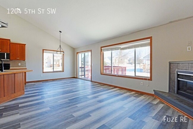 Building Photo - 1204 5th St SW