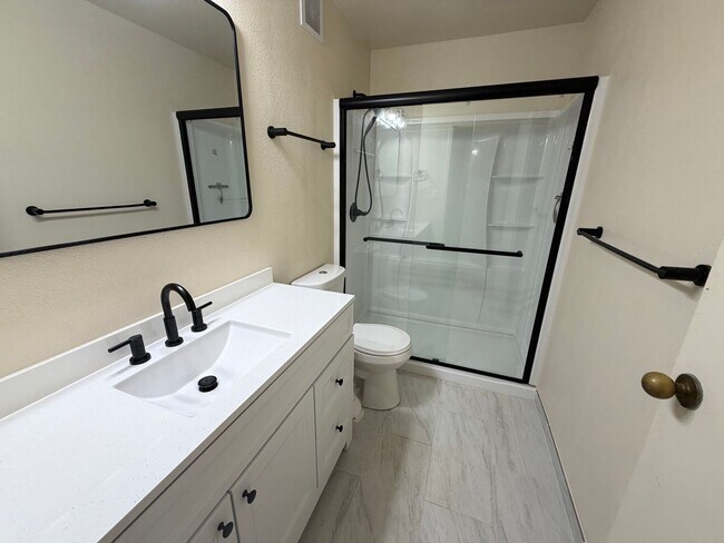 Building Photo - 42 Waikalani Pl