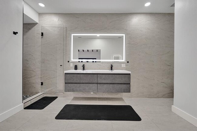 Building Photo - 3501 N Park Rd