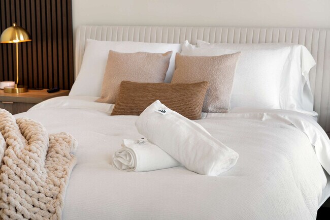 Building Photo - 1122 W Chicago Ave