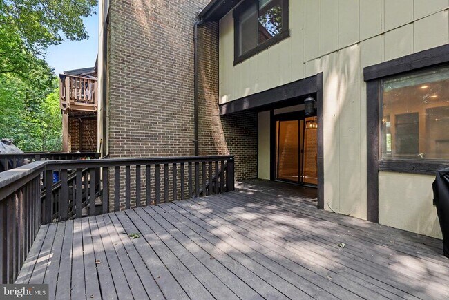 Building Photo - 2105 Glencourse Ln