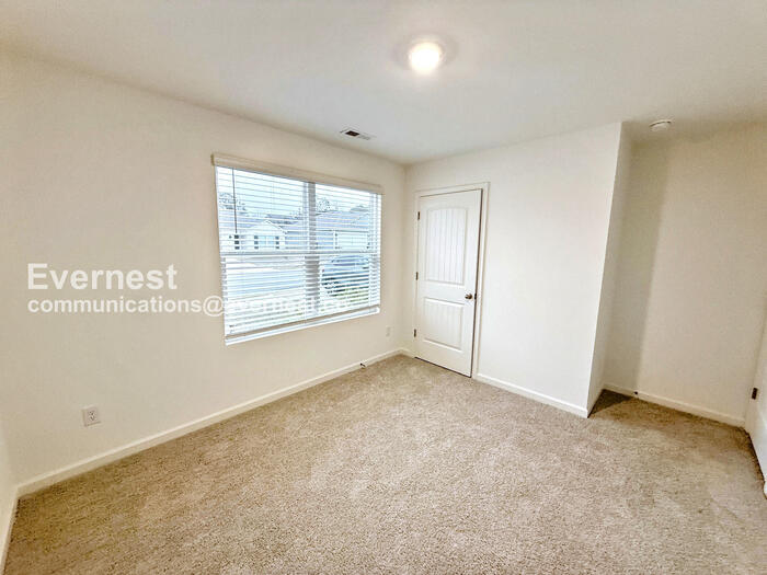 Building Photo - 241 Koslin Lp