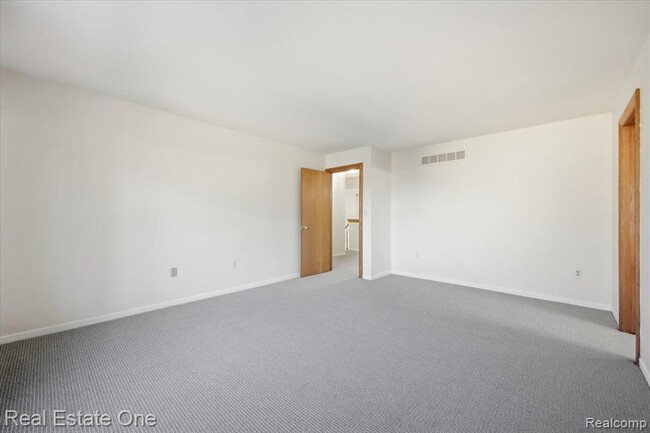 Building Photo - 2251 Crystal Dr