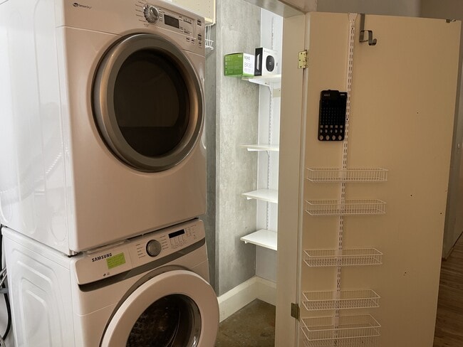 Building Photo - 1401 Calumet St