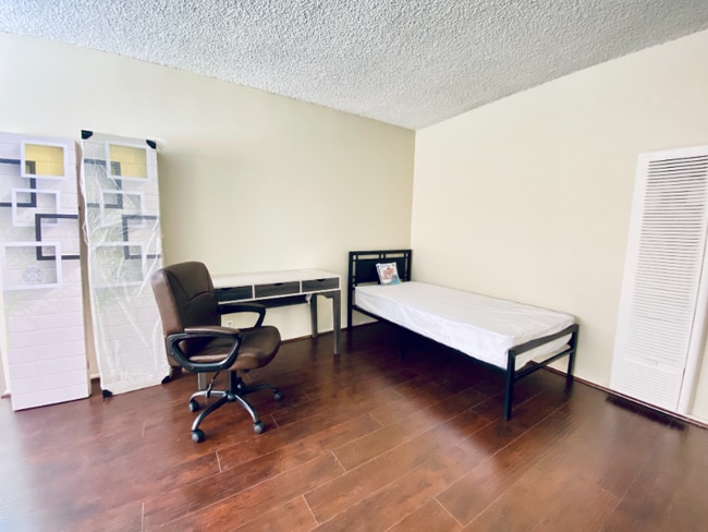 Building Photo - 1440 Centinela Ave