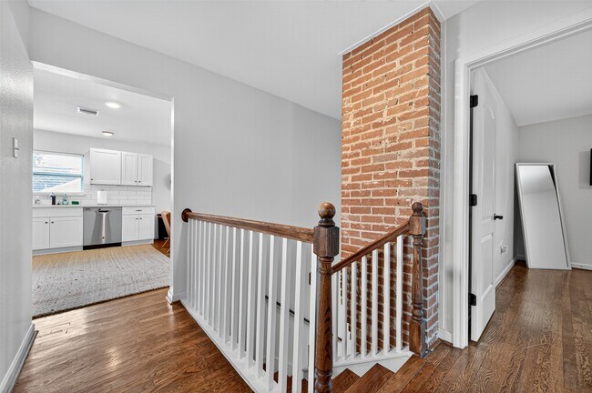 Building Photo - 2212 Rosewood St