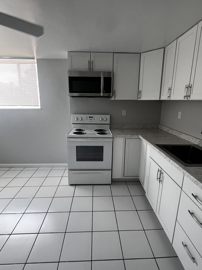 Building Photo - 6th Avenue Apartments