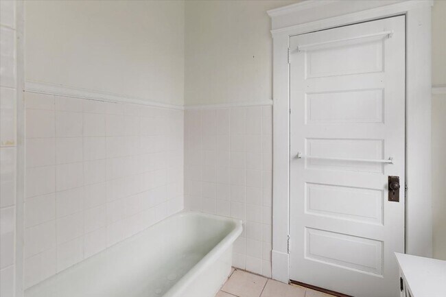 Building Photo - 1808 Bayard Pl