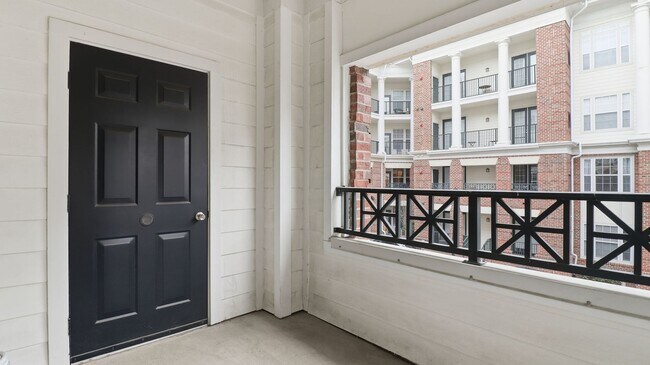 Building Photo - RENOVATED 1 BEDROOM 1 BATH CONDO IN THE COLONNADE IN KENTLANDS