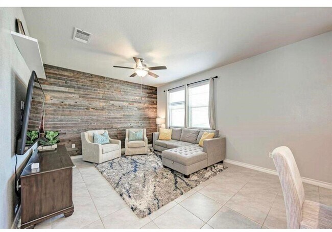 Building Photo - 5817 Daly Dr
