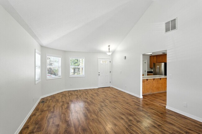 Building Photo - Single Family Ranch in Silverton