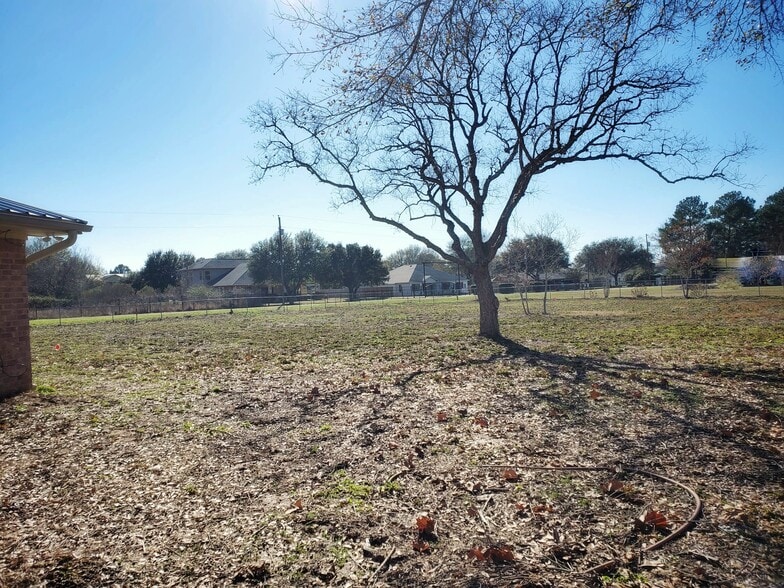 HUGE 2 acre fenced lot. - 37438 Meadowview Dr