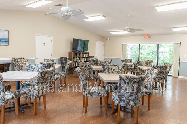 Building Photo - 1000 Cove Cay Dr