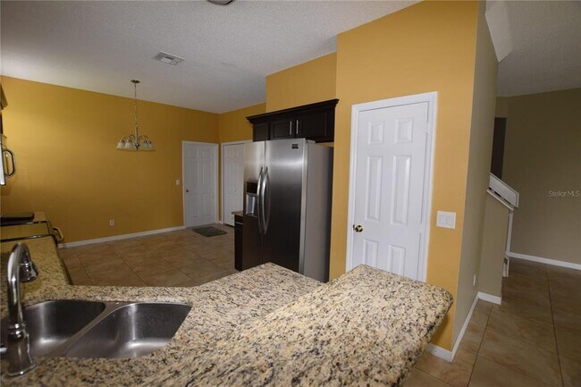 Building Photo - 1051 N Breeze Ct