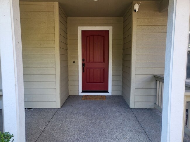 Building Photo - 3 bed 2 bathHome for Rent in Grants Pass