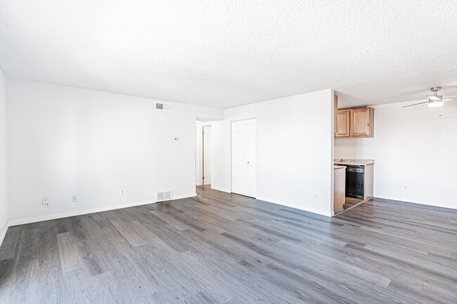 Building Photo - Vibrant Newly Remodeled 2 Bed 1 Bath Condo...