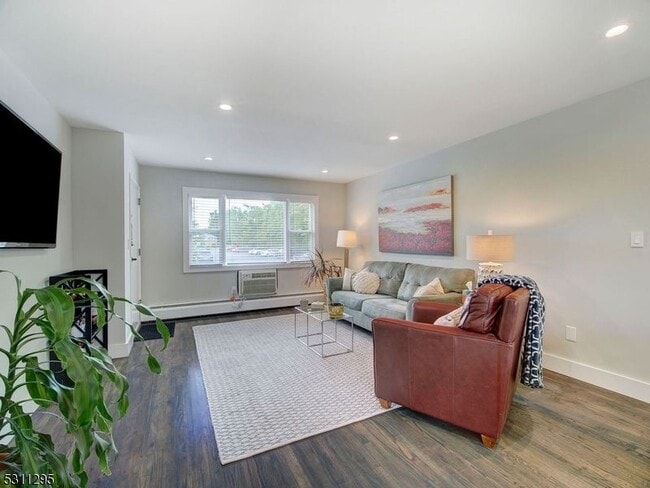 Building Photo - 43 Conforti Ave