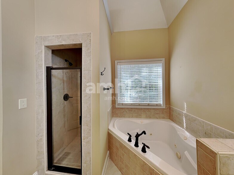 Building Photo - 103 Oakwind Pky