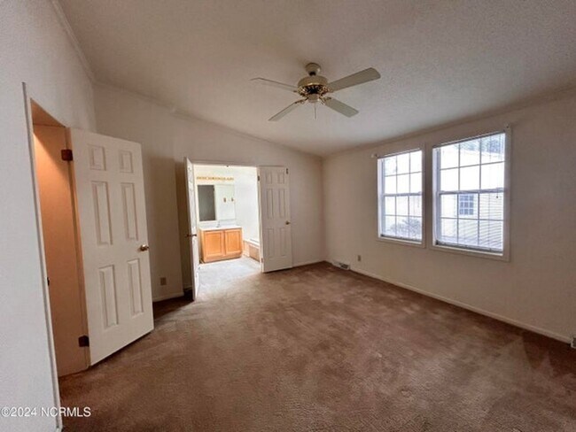Building Photo - 1075 Captains Ct