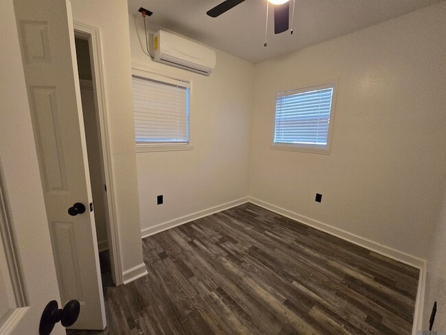 Building Photo - 2920 Sherwood St