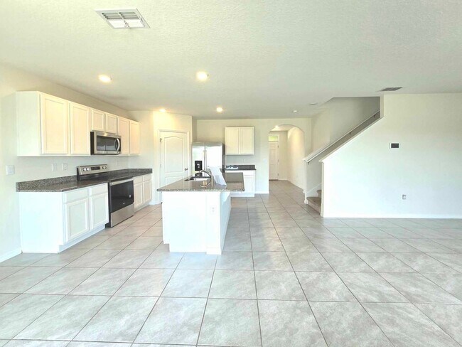 Building Photo - Spacious 5 bedroom/3 bathroom home in Riverstone Community, NOW AVAILABLE!