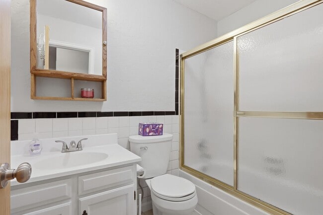 Building Photo - 931 Mountain View