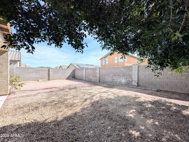 Building Photo - 8861 W Paradise Dr