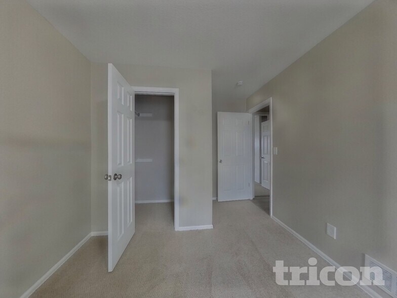 Building Photo - 21490 E Aberdeen Dr