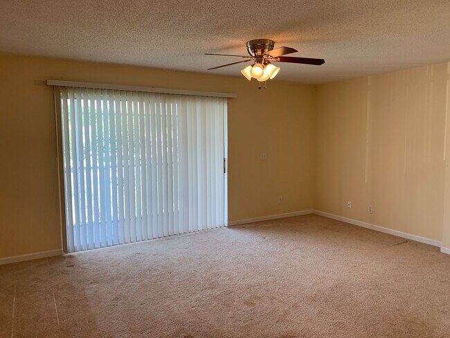 Building Photo - 2136 Clearwater Dr