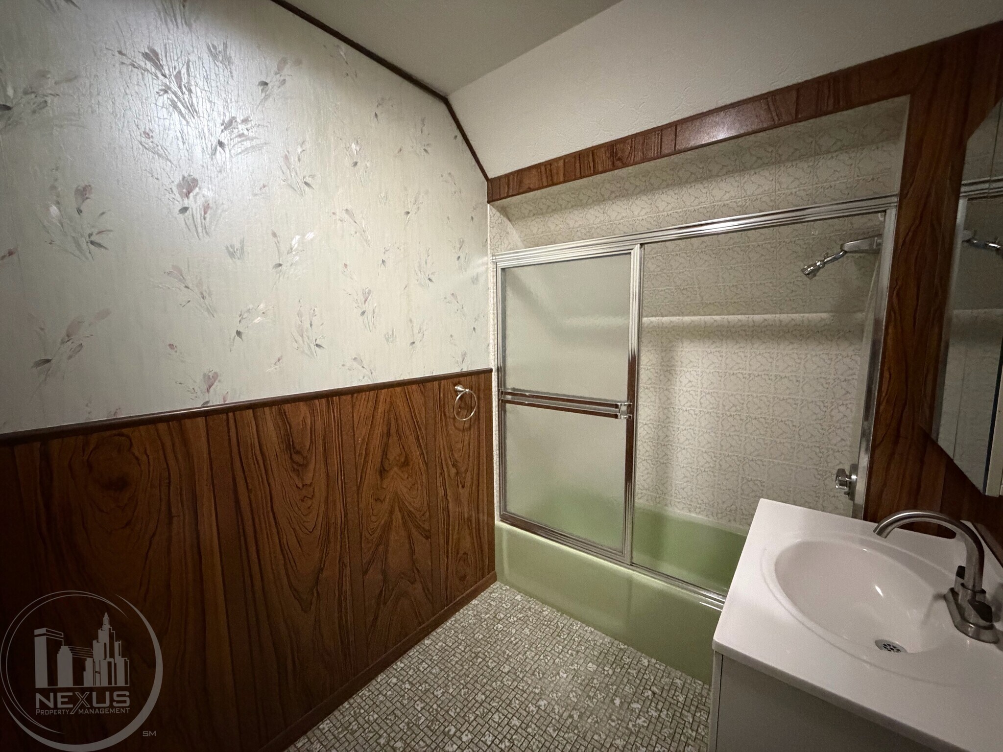 Building Photo - 73 Esther St