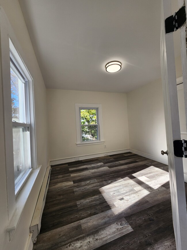 Building Photo - 135 Willow St