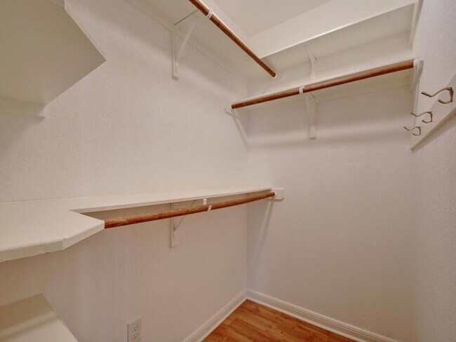 Building Photo - 7685 Northcross Dr