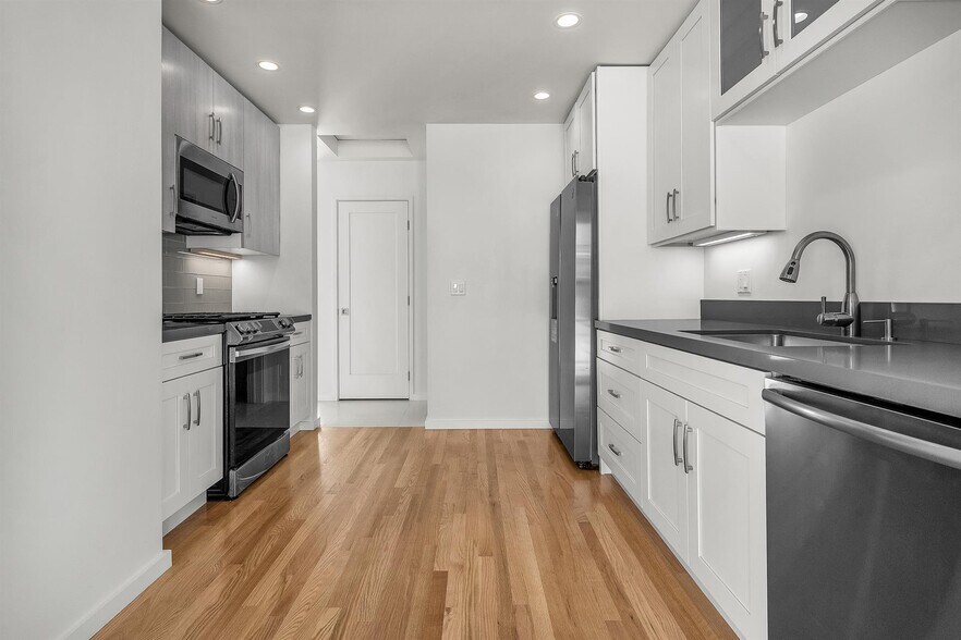 Building Photo - 8447 Kittyhawk Ave