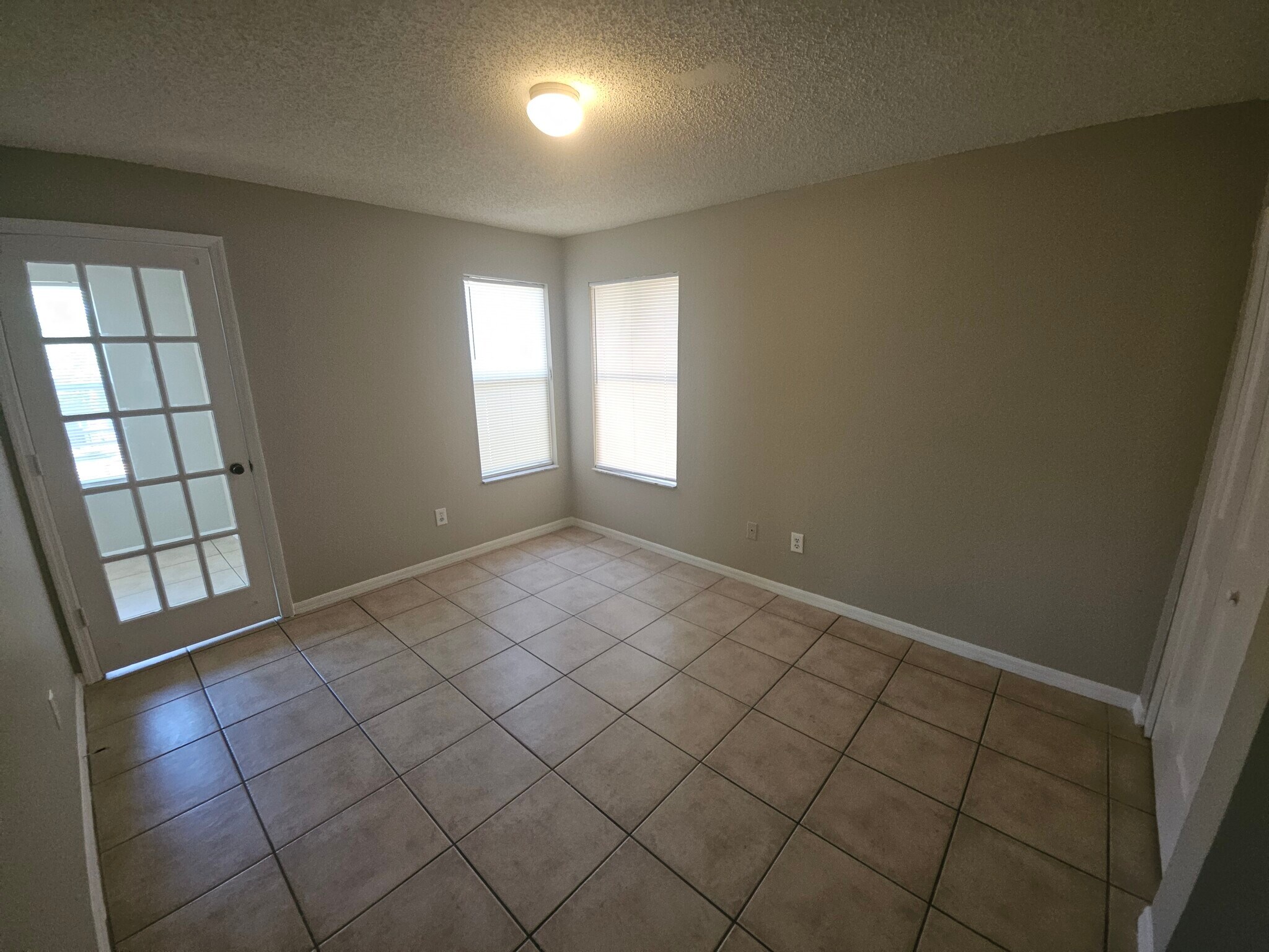 Building Photo - 4658 Commander Dr