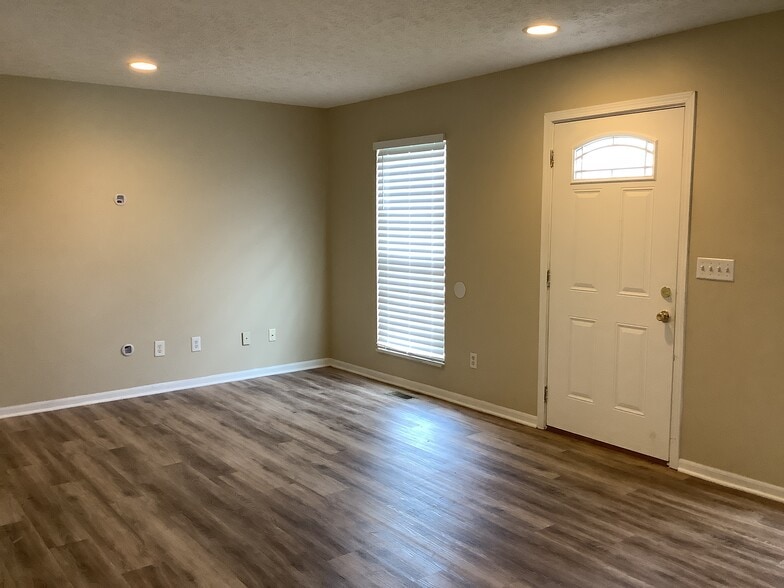 Building Photo - 492 Candleglow Rd