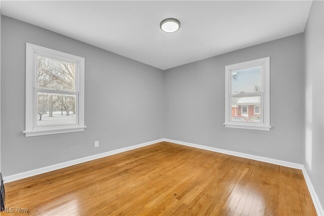 Building Photo - 650 E 250th St