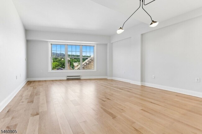 Building Photo - 48 S Park St