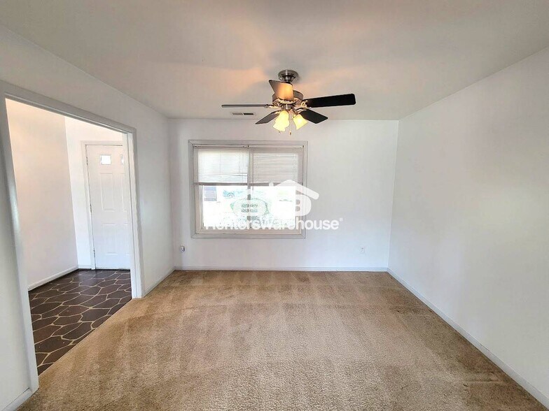 Building Photo - 1412 Bayberry Ct S