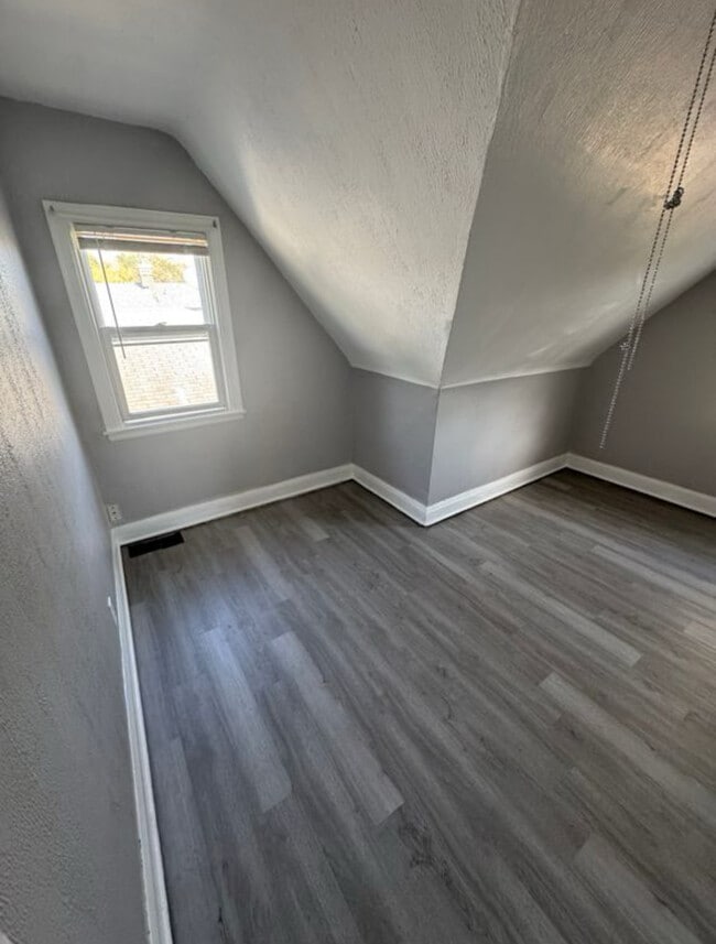 Building Photo - 2940 Vincent Ave N