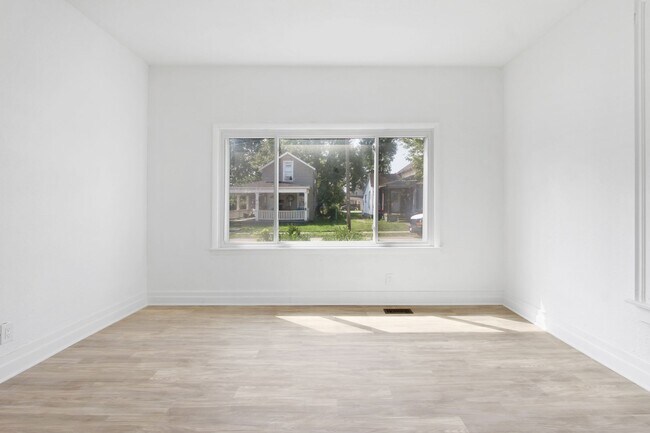 Building Photo - Wood St Home