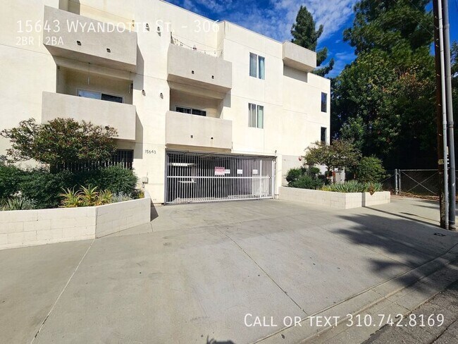 Building Photo - 15643 Wyandotte St