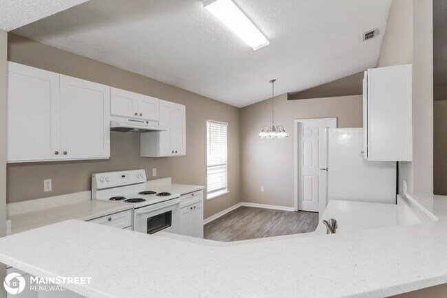 Building Photo - 7163 Overland Park Blvd E, Jacksonville, F...